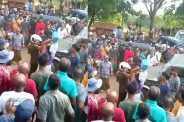 எரிபொருள் நிலையத்தில் குண்டர்களை விரட்டியடித்த பெண்கள்!