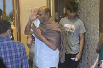 மருத்துவமனையில் இருந்து டிஸ்சார்ஜ் ஆவதற்கு முன் எடுக்கப்பட்ட ரஜினியின் புகைப்படம்...