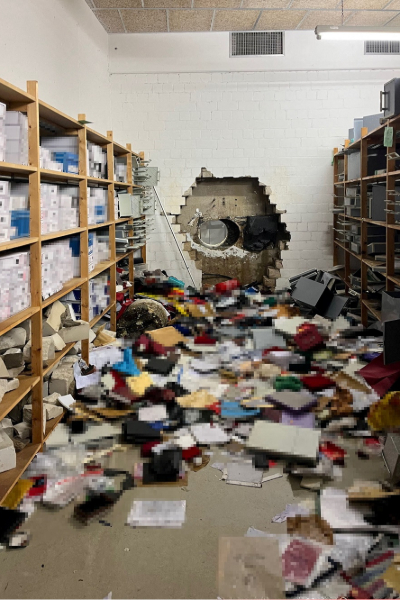 சுவரில் துளையிட்டு 30 மில்லியன் யூரோ கொள்ளை - ஜேர்மனியில் வங்கி முன் குவிந்த வாடிக்கையாளர்கள் | 30 Million Euro Steals In Germany Bank Heist