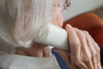 மோசடிகளில் சிக்கும் முதியவர்களைக் காப்பாற்ற சுவிட்சர்லாந்து திட்டம்