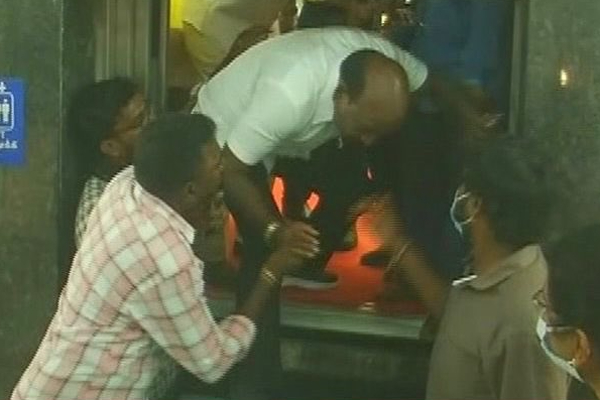 ஸ்டான்லி மருத்துவமனை லிப்டில் சிக்கினார் அமைச்சர் மா.சுப்பிரமணியன் | Minister M Subramanian Got Stuck In The Lift