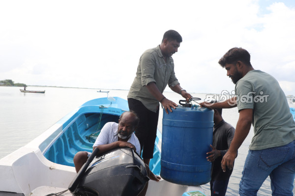 வெள்ளத்தினால் கடுமையான பாதிப்பு! யாரும் உதவி செய்யவில்லை என்று கடற்தொழிலாளர்கள் கவலை | Floods Affect Fishermen In Panangkattu Kotu வெள்ளத்தினால் கடுமையான பாதிப்பு! யாரும் உதவி செய்யவில்லை என்று கடற்தொழிலாளர்கள் கவலை | Floods Affect Fishermen In Panangkattu Kotu