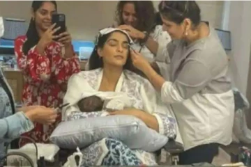 குழந்தைக்கு பாலூட்டியபடியே மேக்கப்! பிரபல நடிகை வெளியிட்ட சர்ச்சை காட்சி