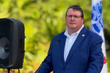 முஸ்லிம்களுக்கு எதிரான அவதூறு கருத்து ; அமெரிக்காவில் அரசியல் கொந்தளிப்பு!