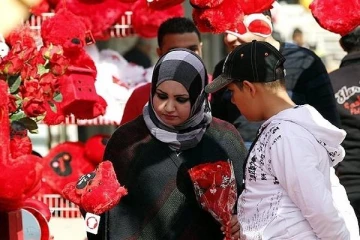 காதலர் தினத்தை வித்தியாசமாய் கொண்டாடும் சவூதி அரேபியா