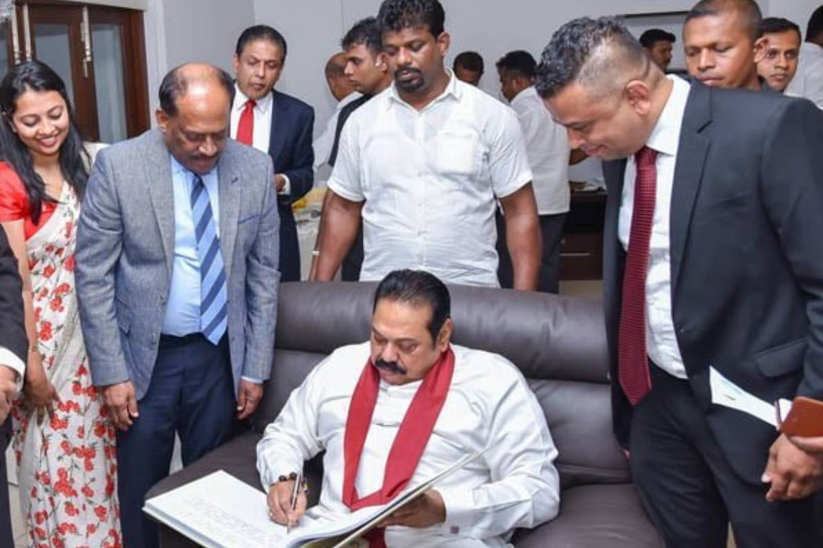 காப்புறுதி கூட்டுத்தாபனத்தில் ராஜபக்ச குடும்பம் செய்த மோசடி! தகவலை வெளிப்படுத்திய ஊடகருக்கு நடந்த விபரீதம்... | Sri Lanka Insurance Corporation Mahinda Rajapaksa காப்புறுதி கூட்டுத்தாபனத்தில் ராஜபக்ச குடும்பம் செய்த மோசடி! தகவலை வெளிப்படுத்திய ஊடகருக்கு நடந்த விபரீதம்... | Sri Lanka Insurance Corporation Mahinda Rajapaksa