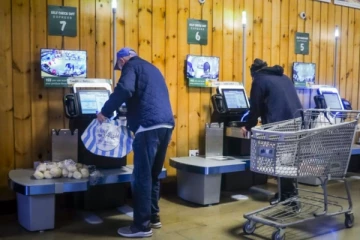 அமெரிக்க வரி விதிப்பினால் கனடிய வாடிக்கையாளர்களுக்கு அதிர்ச்சி தகவல்