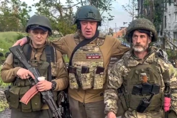 ரஷ்ய படைகளுக்கு வெடிக்கும் மோதல்! ரஷ்யா குண்டு வீசி தாக்குவதாக வாக்னர் தலைவர் குற்றச்சாட்டு