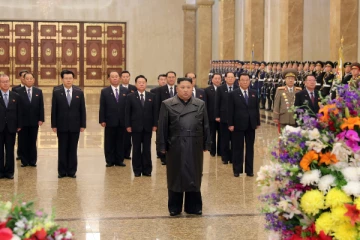 தந்தையின் பிறந்தநாள் விழா; கிம் இன் மோசமான செயல்!