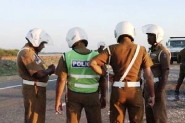 யாழில் கஞ்சாவுடன் தப்பி ஓடிய ஹயஸ்; விடாது துரத்திச் சென்று  மடக்கிய பொலிசார்!