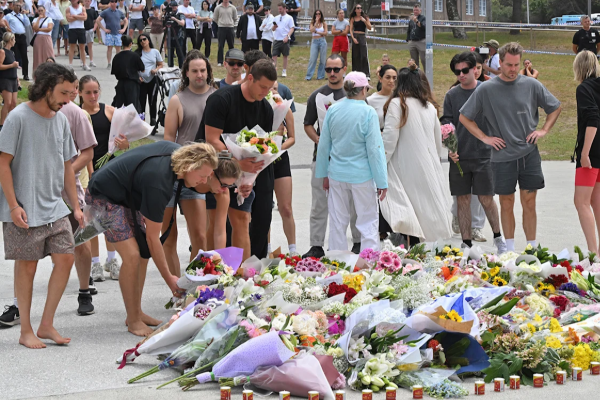 சிட்னி துப்பாக்கிச் சூடு; இலங்கையர்கள் தொடபில் வெளியான தகவல் | Sydney Bondi Gun Firing On Sri Lankans Were Harmed சிட்னி துப்பாக்கிச் சூடு; இலங்கையர்கள் தொடபில் வெளியான தகவல் | Sydney Bondi Gun Firing On Sri Lankans Were Harmed