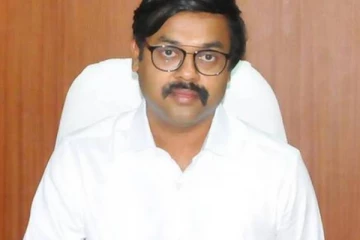 ஆட்சியர் பெயரிலேயே போலி பேஸ்புக் கணக்கை தொடங்கிய மோசடி கும்பல்