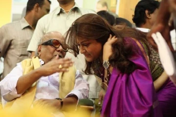 கருணாநிதி எனக்கு அரசியல் ஆசான்! குஷ்பூ பேச்சால் பாஜக குழப்பம்