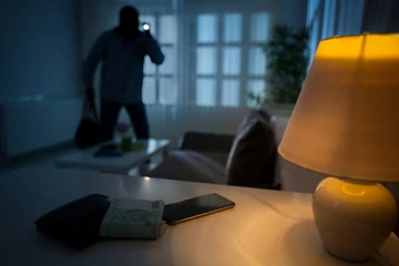 நாடாளுமன்ற உறுப்பினர் வீட்டில் திருட்டு!