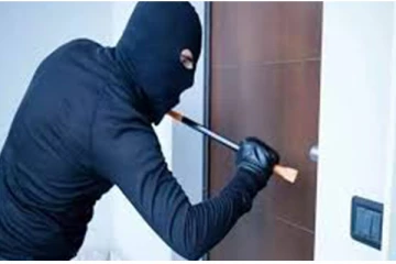 நள்ளிரவில் பூட்டு உடைக்கப்பட்டு கொள்ளையடிக்கப்பட்ட பணம் ; அச்சத்தில் மக்கள்