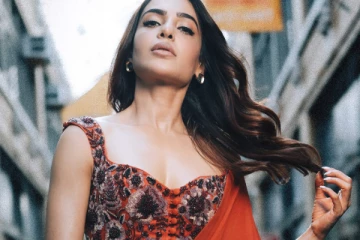 ஸ்லிம் ஆக மாறி இருக்கும் சமந்தா சேலையில் அழகிய போஸ்