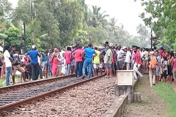 தொடருந்தின் முன் பாய்ந்து 27 வயது இளைஞன் உயிரிழப்பு..! | 27 Year Old Youth Committed Suicide