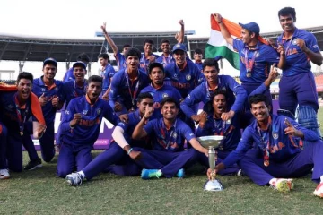 U 19; ஒரு போட்டியில் கூட தோற்காமல் உலககோப்பையை வென்ற இந்திய அணி! குவியும் வாழ்த்துக்கள்;