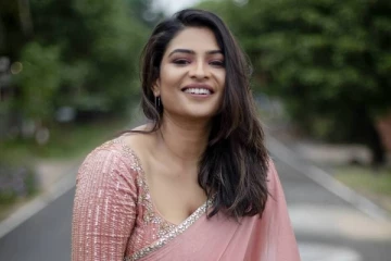 பிக்பாஸில் விளையாடி வரும் தொகுப்பாளினி மகேஸ்வரி மகனா இவர்?- இதுவரை பார்த்திராத புகைப்படம்