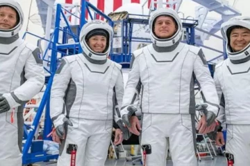 விண்வெளி சுற்றுலாவில் பூமியை சுற்றிவரும் 4 பேர் - ஆச்சர்ய அனுபவங்கள்