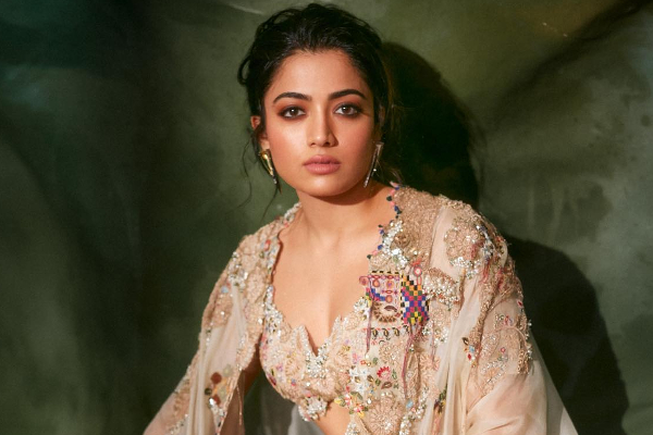 அவருக்கு நான் அம்மா மாதிரி.. யாரை சொல்கிறார் ராஷ்மிகா? | Rashmika Mandanna Possessive On Samantha அவருக்கு நான் அம்மா மாதிரி.. யாரை சொல்கிறார் ராஷ்மிகா? | Rashmika Mandanna Possessive On Samantha