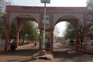 மாணவியை உயிருடன் எரித்து கொன்ற சக மாணவர்கள்: பகீர் காரணம்