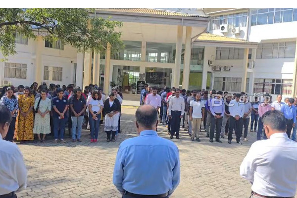 மறக்க முடியாத அலைகள்: பல்வேறு பகுதிகளில் சுனாமி பேரழிவின் நினைவேந்தல் | 21St Anniversary Of The Tsunami Disaster