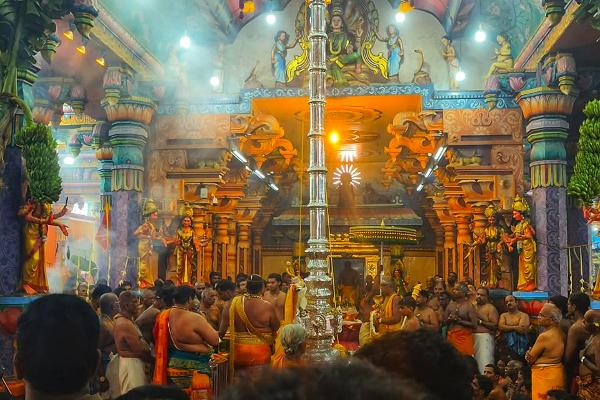 யாழ் - நயினை நாகபூசணி அம்மன் ஆலயத்தில் அலைகடலென திரண்ட பக்தர்கள்!(Photos) | Devotees Gathered At Naina Nagabhusani Amman