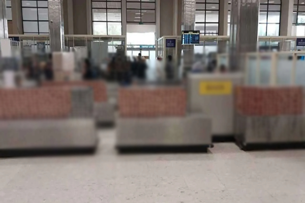 கட்டுநாயக்காவில் தரையிறங்கிய மூவர் அதிகாலைவேளை கைது | Three Arrested In Katunayake Airport