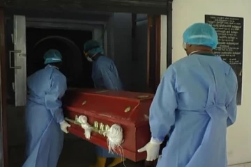 வவுனியாவில் தேங்கி கிடக்கும் கோவிட் தொற்றால் மரணமடைந்தவர்களின்   சடலங்கள்