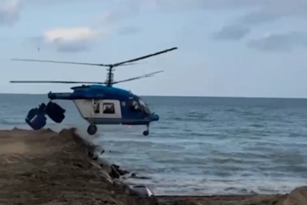 ரஷ்யாவில் கீழே விழுந்து வெடித்து சிதறிய உலங்கு வானூர்தி: பயணித்த அனைவரும் பலி | Dagestan Helicopter Crash Kills Five