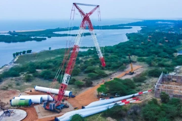 இலங்கையை வந்தடைந்த மிகப்பெரிய கொள்ளளவு கொண்ட கிராலர் கிரேன்