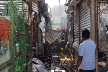 දරුණු ගින්නක් - කඩ 90කට ආසන්න විනාශ වෙලා