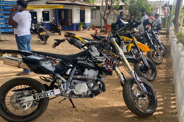கடல் வழியாக கொண்டு வரப்பட்ட அதிசக்தி வாய்ந்த மோட்டார் சைக்கிள்கள் சிக்கின | Illegally Imported High Powered Motorcycles Seized