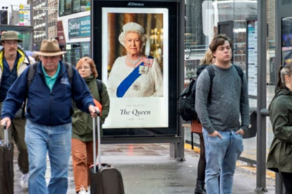 மறைந்த  ராணிக்கு  உலகெங்கும் மக்கள் மரியாதை (Photos) | World Respect The Late Queen