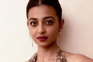 ஸ்லீப்பிங் ரூம், பீச் என புகைப்படத்தை வெளியிடும் நடிகை ராதிகா!! மிரண்டு போகும் ரசிகர்கள்..