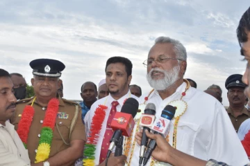 மீள் ஆரம்பிக்கப்பட்டுள்ள ஒலுவில் மீன்பிடி துறைமுகம்: டக்ளஸ்  (Photos)