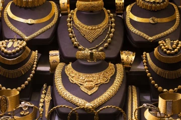 இந்த ஜாதக அமைப்பு கொண்டவர்களுக்கு தங்கம் குவிந்தே கொண்டே இருக்குமாம்