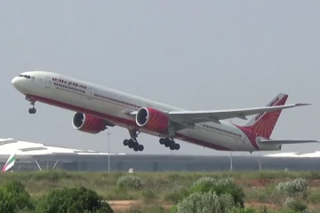 பயணிகளை மறந்து சென்ற விமானம் - மோடியின் அலுவலகத்தை குறிப்பிட்டு டுவிட்டரில் புகார்