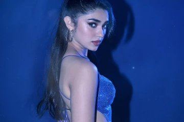 இளம் நடிகை க்ரித்தி ஷெட்டியின் வேற லெவல் கிளாமர் போட்டோஷூட்