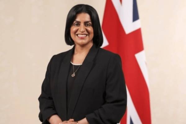 பிரித்தானியாவில் புலம்பெயர்ந்தோருக்கு ஆதரவாக ஸ்டார்மர் கட்சி நாடாளுமன்ற உறுப்பினர்கள் கோரிக்கை! | Labour Mp Tell Shabana To Dont Change Migrant Rule