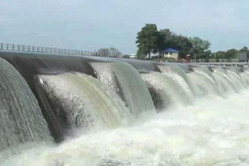 ලංකාව පුරා අධික වැසි හේතුවෙන් ප්‍රධාන ජලාශ 16ක් සහ මධ්‍ය පරිමාණ ජලාශ 10ක් වාන් දමයි- අවට ජනතාව ප්‍රවේශමෙන්