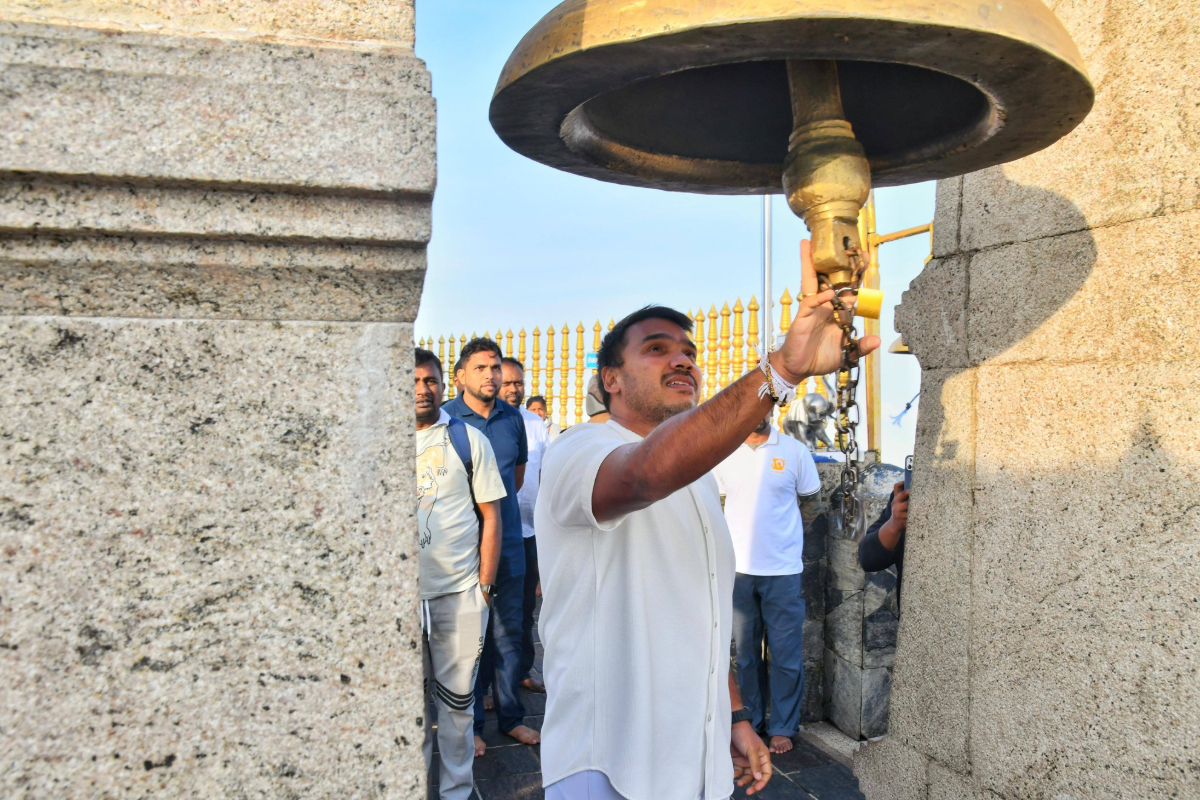 ஆன்மீக பாதையில் நாமல் ராஜபக்ஷ! | Namal Rajapaksa Offers Worship At Sri Pada ஆன்மீக பாதையில் நாமல் ராஜபக்ஷ! | Namal Rajapaksa Offers Worship At Sri Pada
