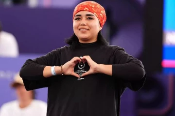 போட்டி தொடங்க சில நொடிகளே எஞ்சிய நிலையில்... ஒலிம்பிக் வீராங்கனை தகுதி நீக்கம்