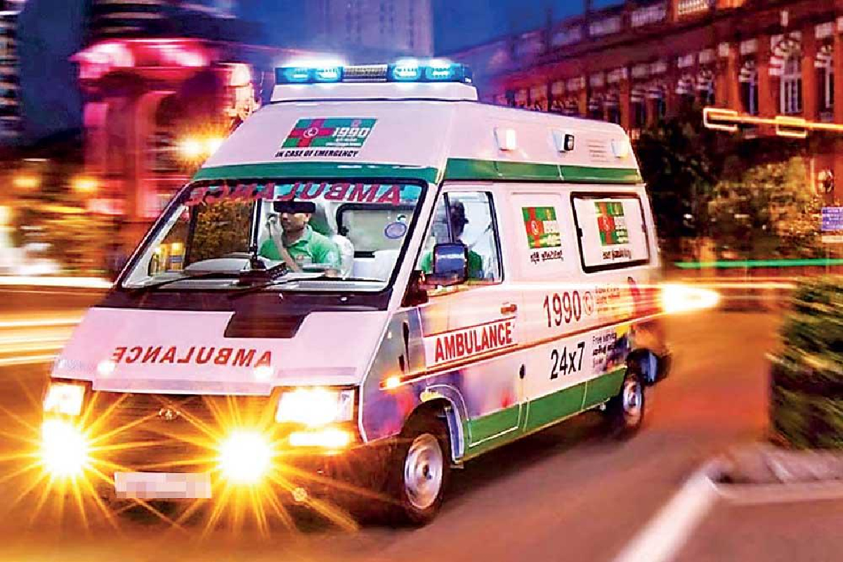 சட்டவிரோத மதுபான சோதனைக்கு சென்ற காவல்துறையினருக்கு நேர்ந்த கதி : மூவர் கவலைக்கிடம் | Wasps Attack 7 Police Officers Illegal Liquor Raid