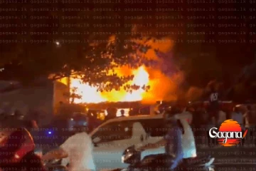 රත්මලාන ගාලු පාරේ වෙළඳසැල් පෙළක ගින්නක් [VIDEO]