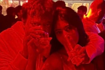 புத்தாண்டுக்கு இளம் பெண்ணுடன் குடித்து விட்டு ஆட்டம் போட்ட சூர்யா பட இயக்குனர்