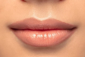 மென்மையான உதடுகளை பெற உதவும் இயற்கை வீட்டு வைத்தியம்