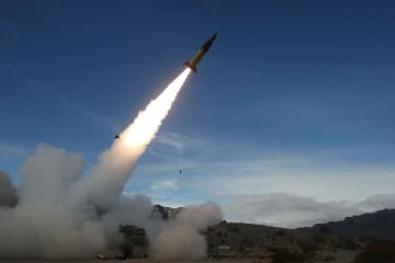 கெர்சன் நகர் மீது ரஷ்யா ஷெல் தாக்குதல்: மக்களை வெளியேற்றும் பணி நிறுத்தி வைப்பு