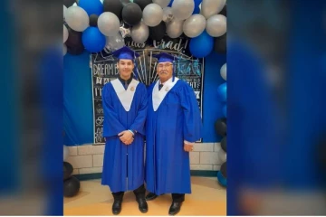 19 வயது பேரனுடன் இணைந்து பட்டம் பெற்ற 76 வயது தாத்தா